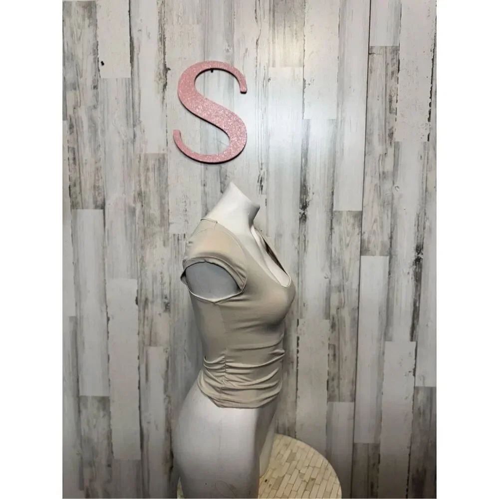 Tan top size small - Picture 3 of 7